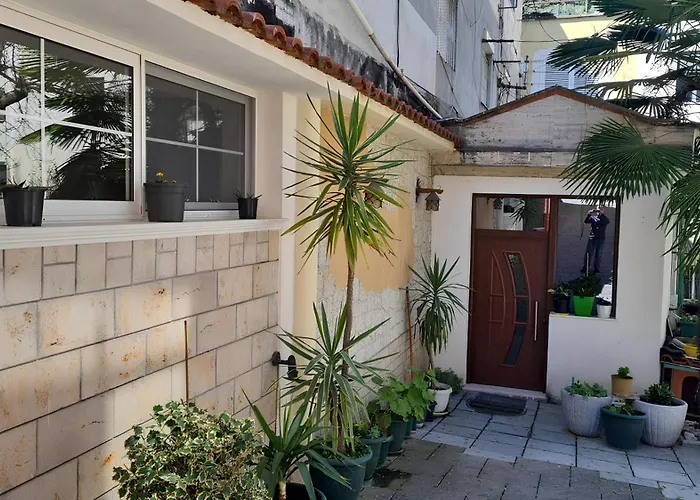 Cozy Escape ティラナ